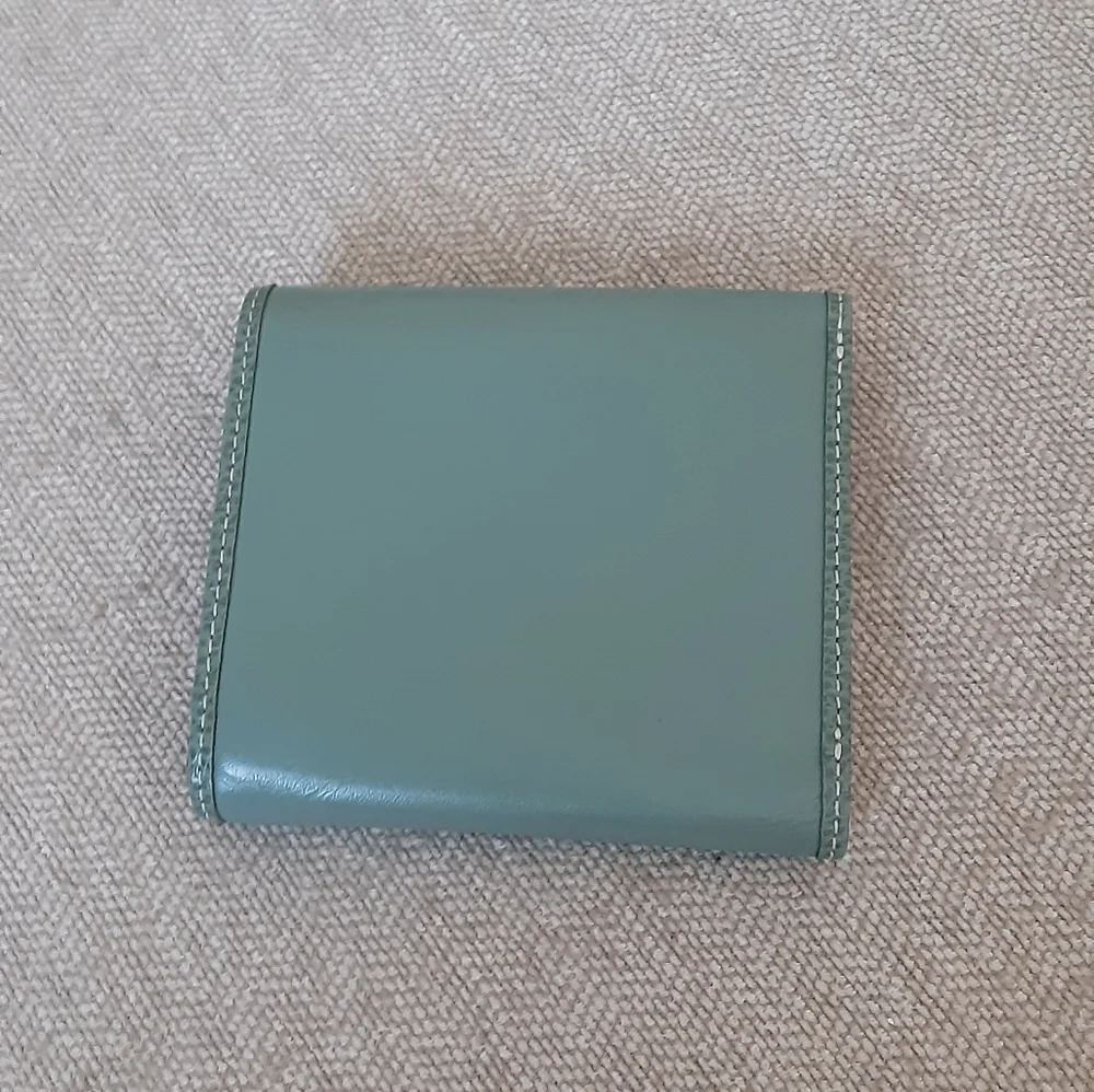 Levenger Green Leather Women's Wallet - Picture 10 of 11